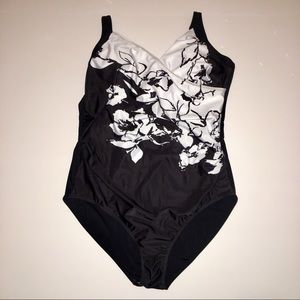 NWOT One Piece Floral Swimsuit Plus Size 4XL